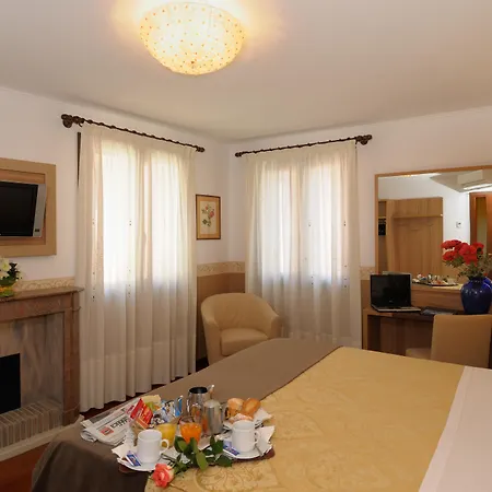 Hotel Unahotels Ala Venezia-adults 16 3*