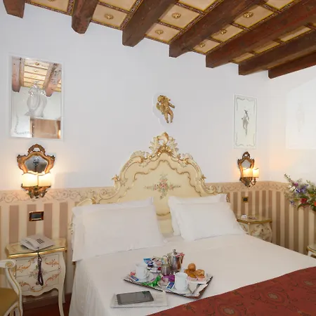 Hotel Unahotels Ala Venezia-adults 16