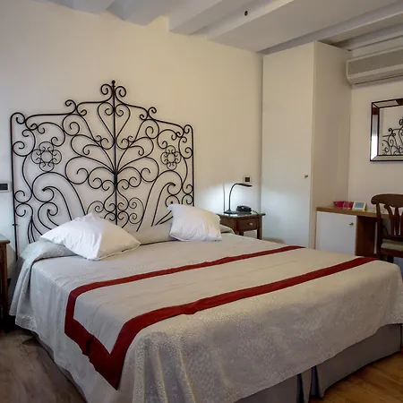 Antigo Trovatore Hotel 3*