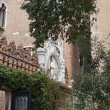 Pesaro Palace 4* Benátky