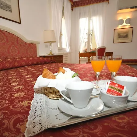 Hotell Casa Petrarca *