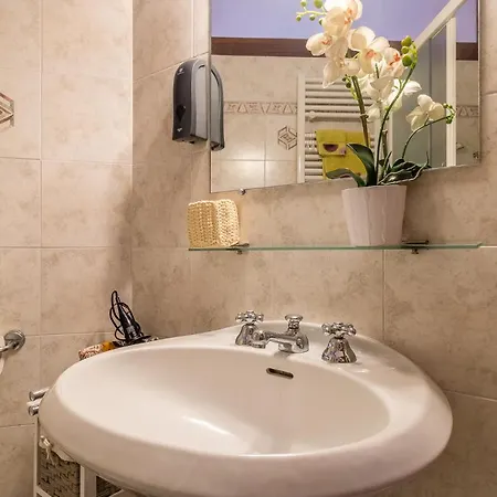 Colombina House Close To The Train Station *