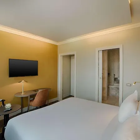 Hotel Nh Santa Lucia 4*