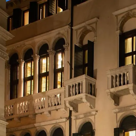 Eight Venezia