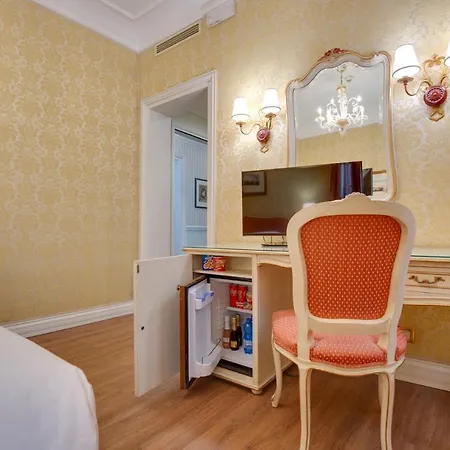 Hotel Antiche Figure 3*