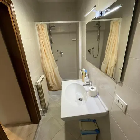 Harry's Canal View Apartment