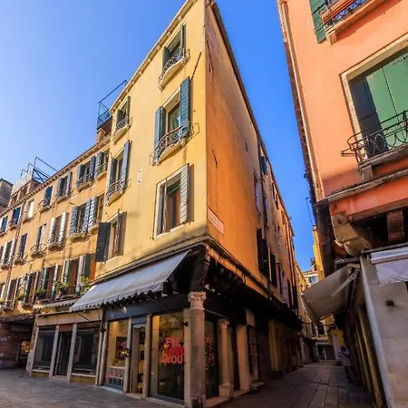 Rialto Bridge Luxury Apartment Venice