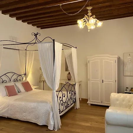 Residenza Corte Antica Bed & Breakfast *