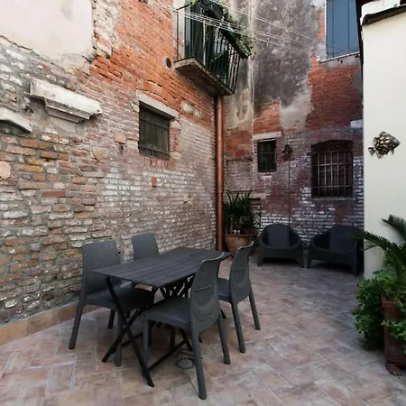 Ca'mariagrazia Flat In With Private Patio Appartement