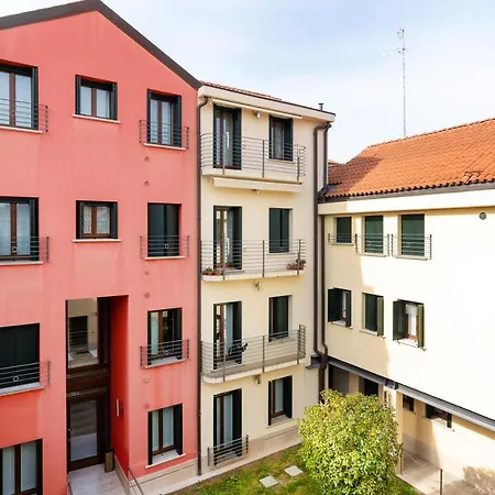 Ca' Degli Antichi Giardini Aparthotel