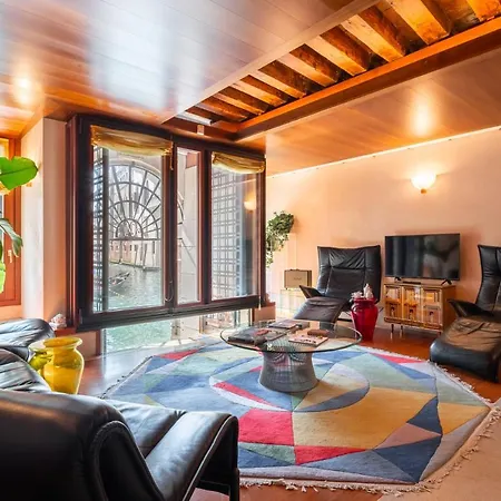Holiday home Casa Flavia Ai Morosini - Luxury With Canal View Venice