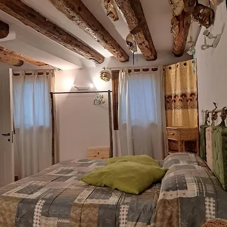 Kristj's Art Apartment Venice