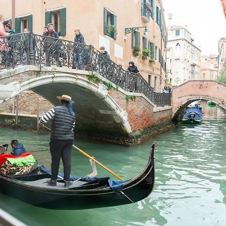Casa Manina Sul Ponte - Your Private Canal View Apartment Venedig