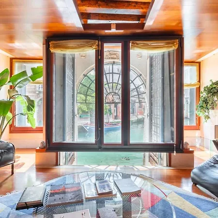 Holiday home Casa Flavia Ai Morosini - Luxury With Canal View Venice