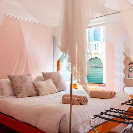Holiday home Casa Flavia Ai Morosini - Luxury With Canal View Venice