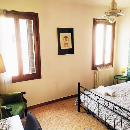 Two Steps From Rialto Guest house Venice