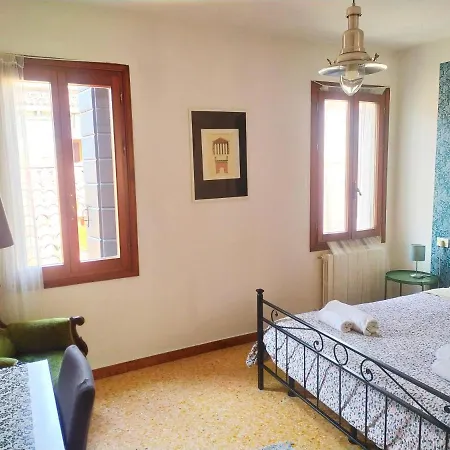 Guest house Two Steps From Rialto Venice