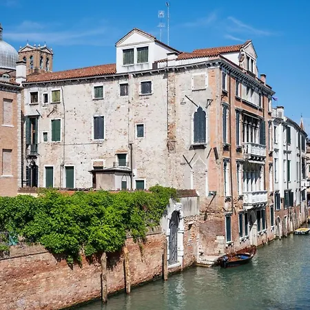Palazzo Borgoloco *