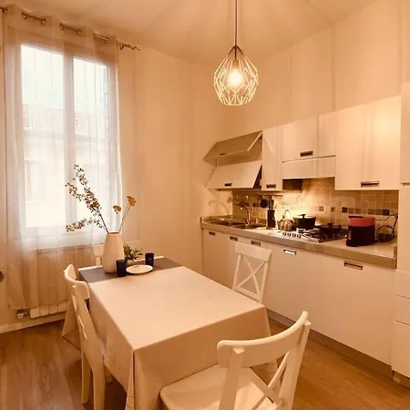 Casa Oscar: Entire Venice.mestre Station Appartamento