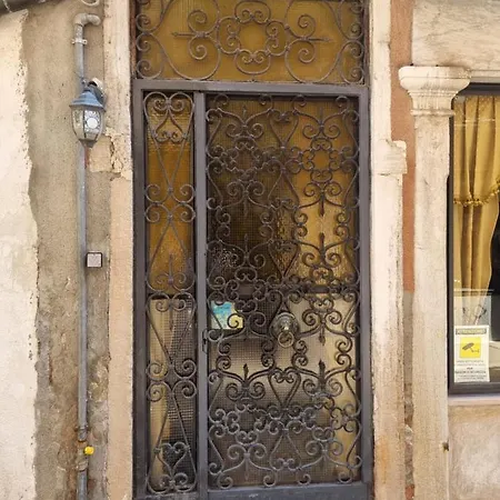 Casa Peron Hotel