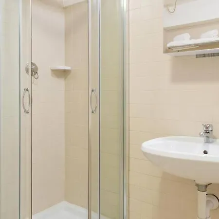 -spacious And Flat With Private Patio Appartamento *