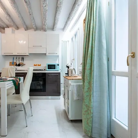 Loving In Venice, 5 Stars Venice