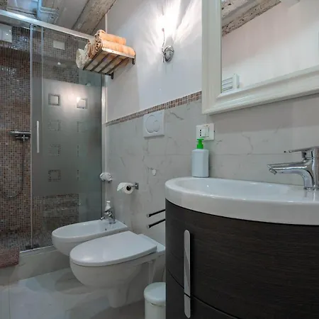 Apartment Loving In Venice, 5 Stars