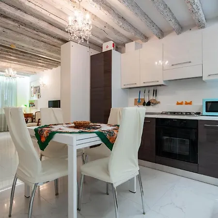 Loving In Venice, 5 Stars Venice