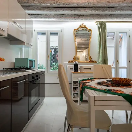 Loving In Venice, 5 Stars