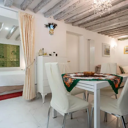 Loving In Venice, 5 Stars Venice