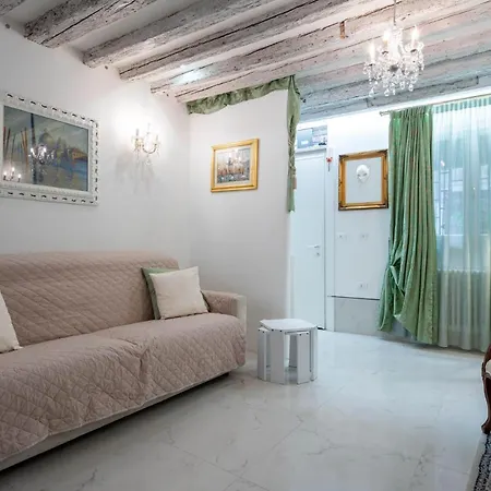 Loving In Venice, 5 Stars Venice