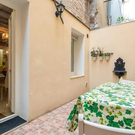 Loving In Venice, 5 Stars Venice