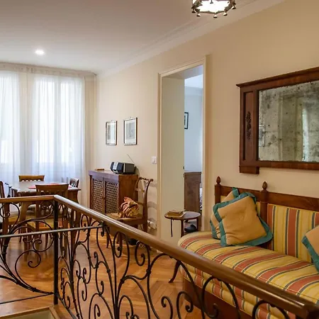 Cianis Apartment
