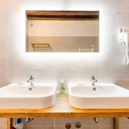 ベッド・アンド・ブレックファスト Luxury Suites