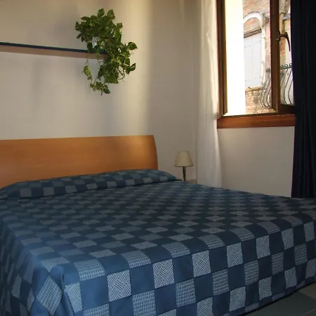 מלון Domus Ciliota 3*
