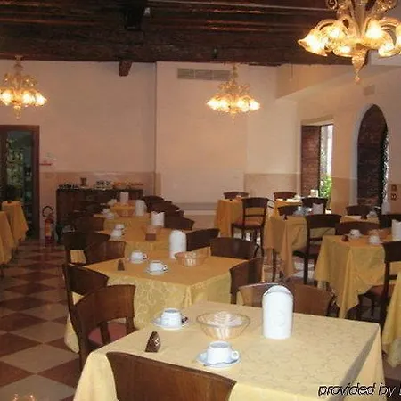 Tivoli Hotel 2*