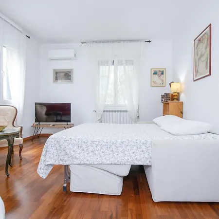 Gozzi House - Comoda Casa - Free Parking - Easy To Venice! Mestre