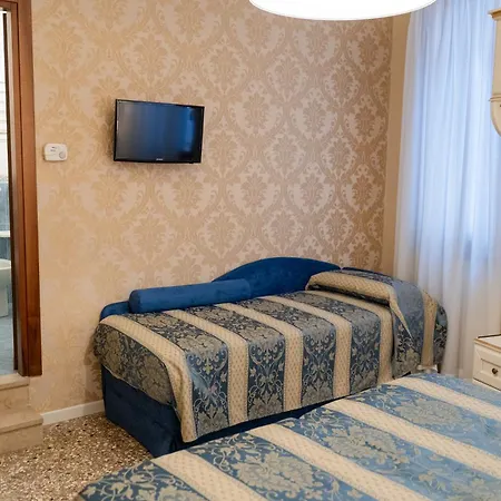 Tivoli Hotel