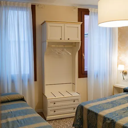 Tivoli Hotel