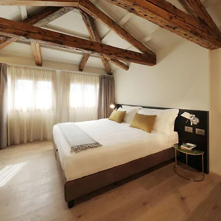 Palazzina Riva 公寓 *