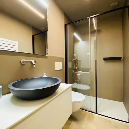 Апартаменты Sweet Time Venice, Luxury San Marco Frezzaria Apt! *