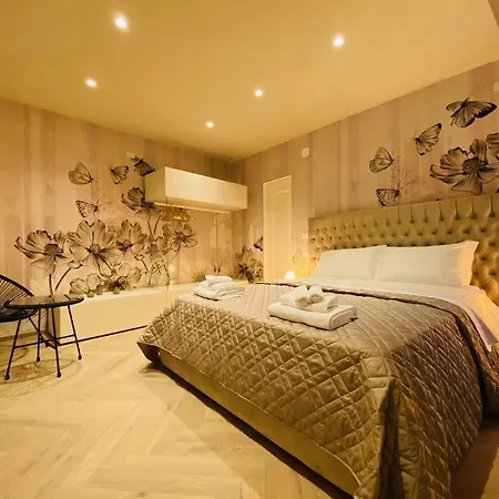 Sweet Time Venice, Luxury San Marco Frezzaria Apt! * Венеция