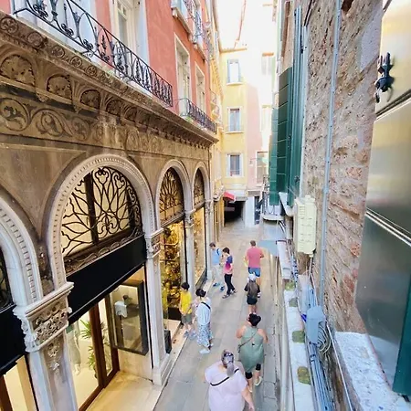 Sweet Time Venice, Luxury San Marco Frezzaria Apt! Венеция