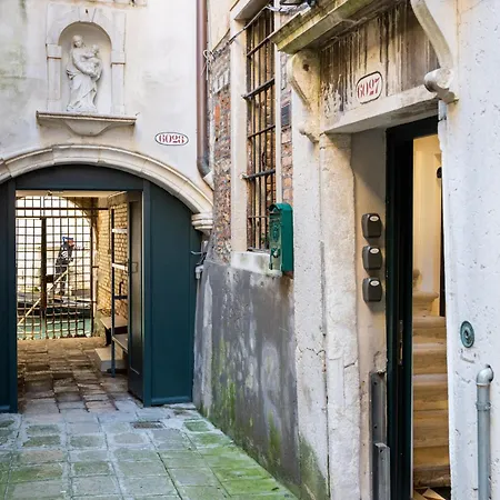 Palazzo Miracoli * Venetië