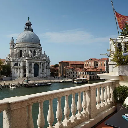 Hotel The St. Regis 5*