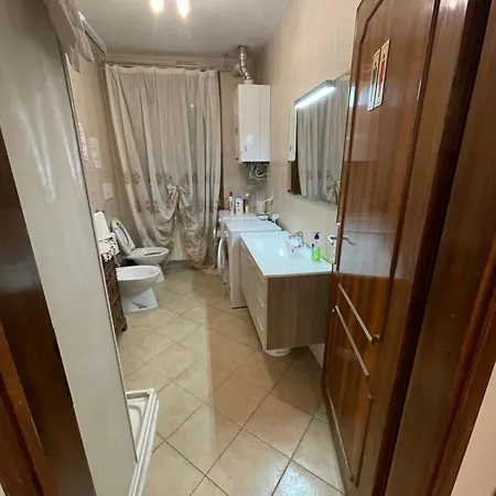 Harry's Canal View Apartment