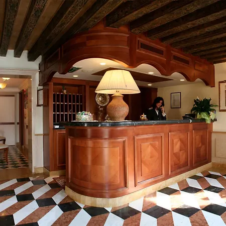 Hotel Antiche Figure 3*