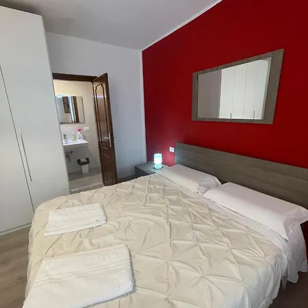 Harry's Canal View Apartment *
