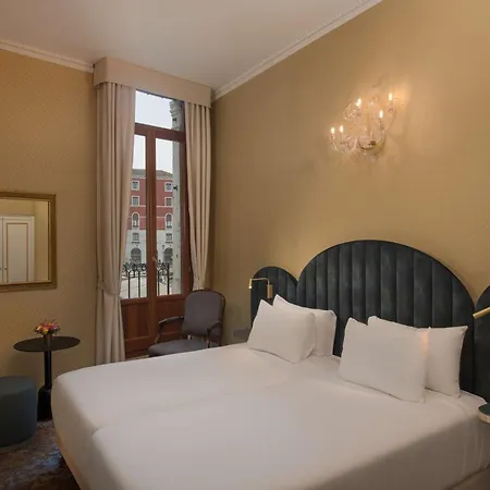 Nh Santa Lucia Hotel