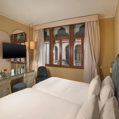 Hotel Nh Santa Lucia 4*